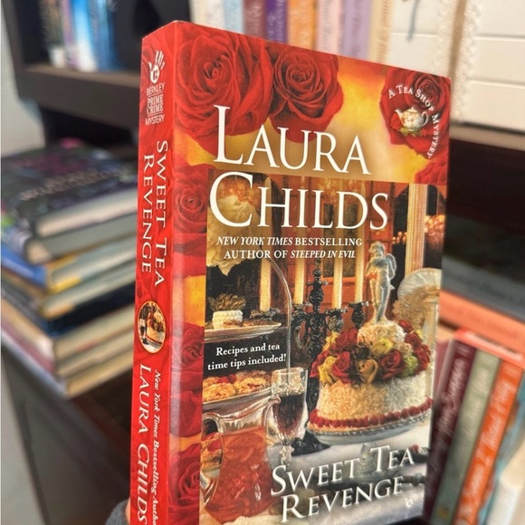 Paperback book bundle - Picture 8 of 9